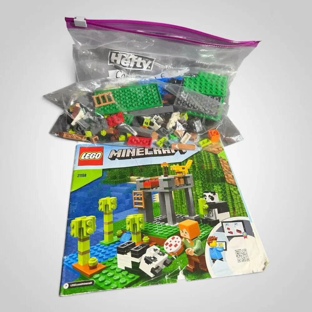 LEGO Minecraft (21158) The Panda Nursery - All 204 Pieces Inc. - Minifigure